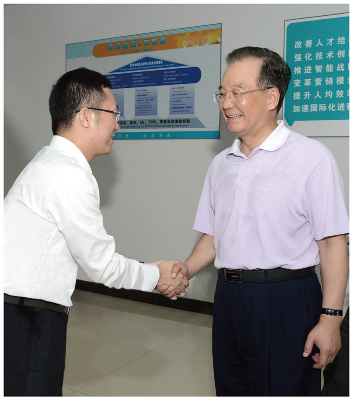 温总理亲切接见华体会网页版副董事长任富佳-1.jpg